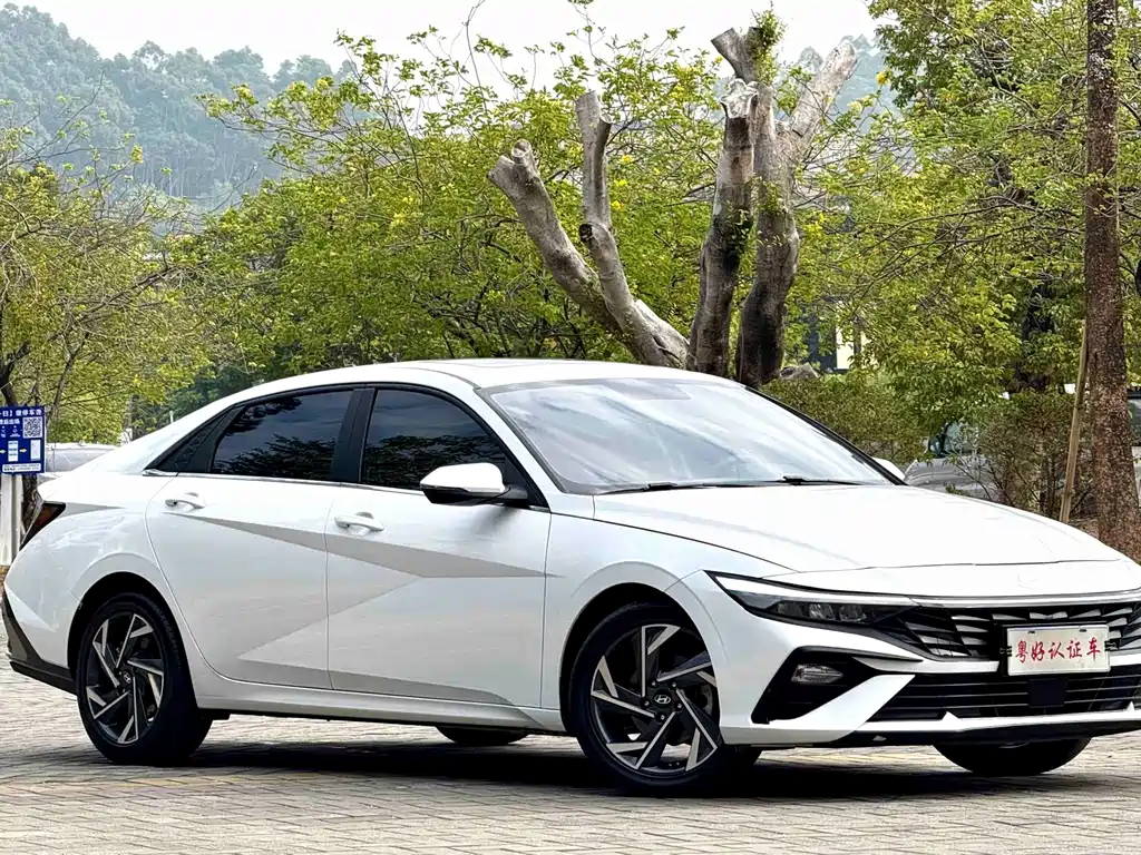 Hyundai Elantra 2024 — фото 1