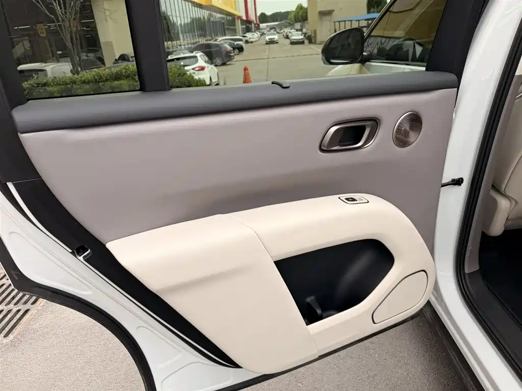 Li Auto i8 2025 — фото 12