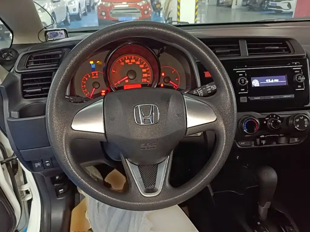Honda Fit 2016 — фото 11