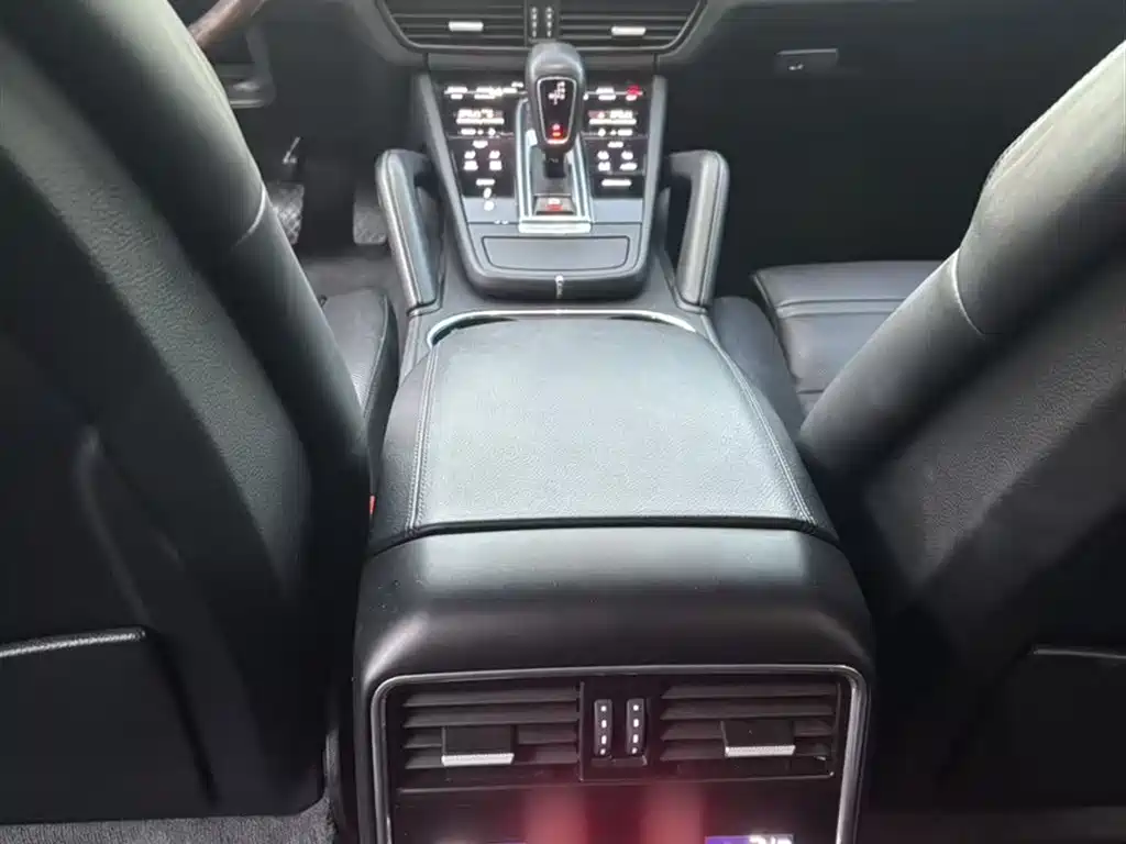 Porsche Cayenne 2018 — фото 19