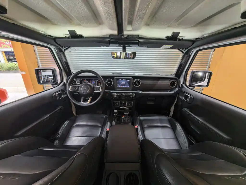 Jeep Wrangler 2019 — фото 16