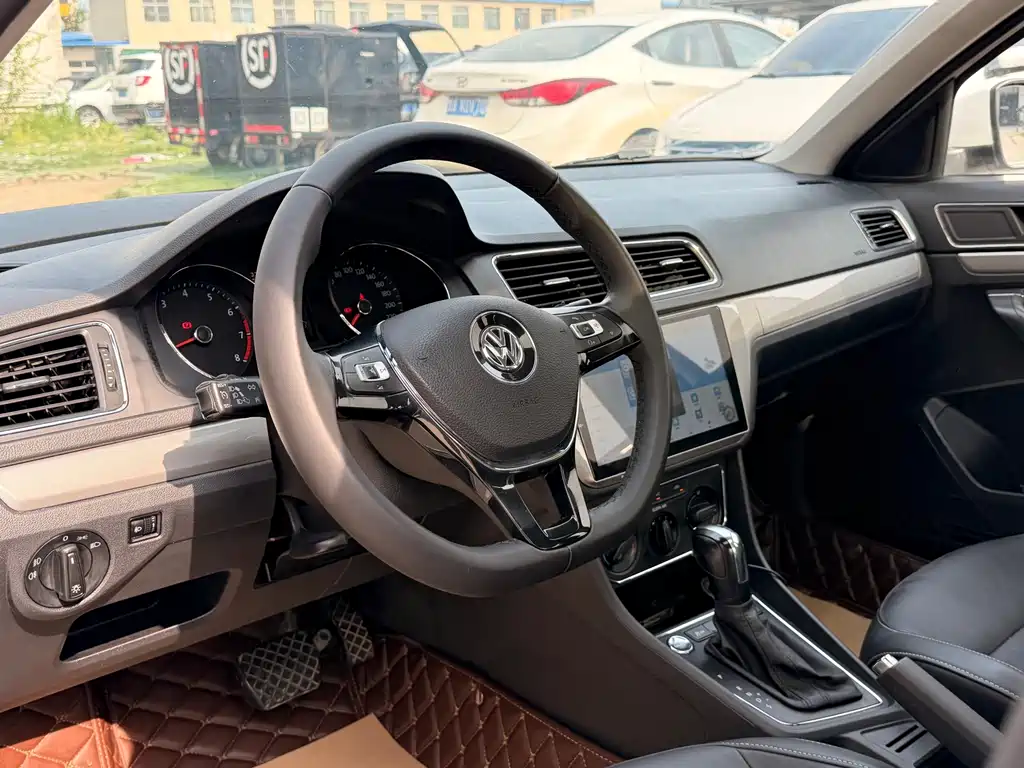 Volkswagen Lavida 2018 — фото 10