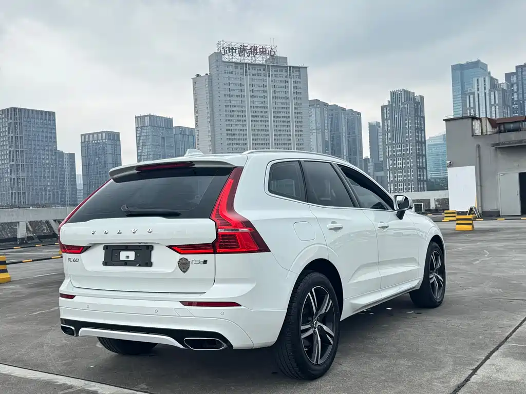 Volvo XC60 2018 — фото 14