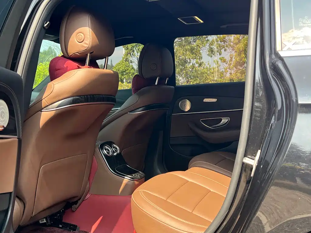 Mercedes-Benz E-Class 2023 — фото 6