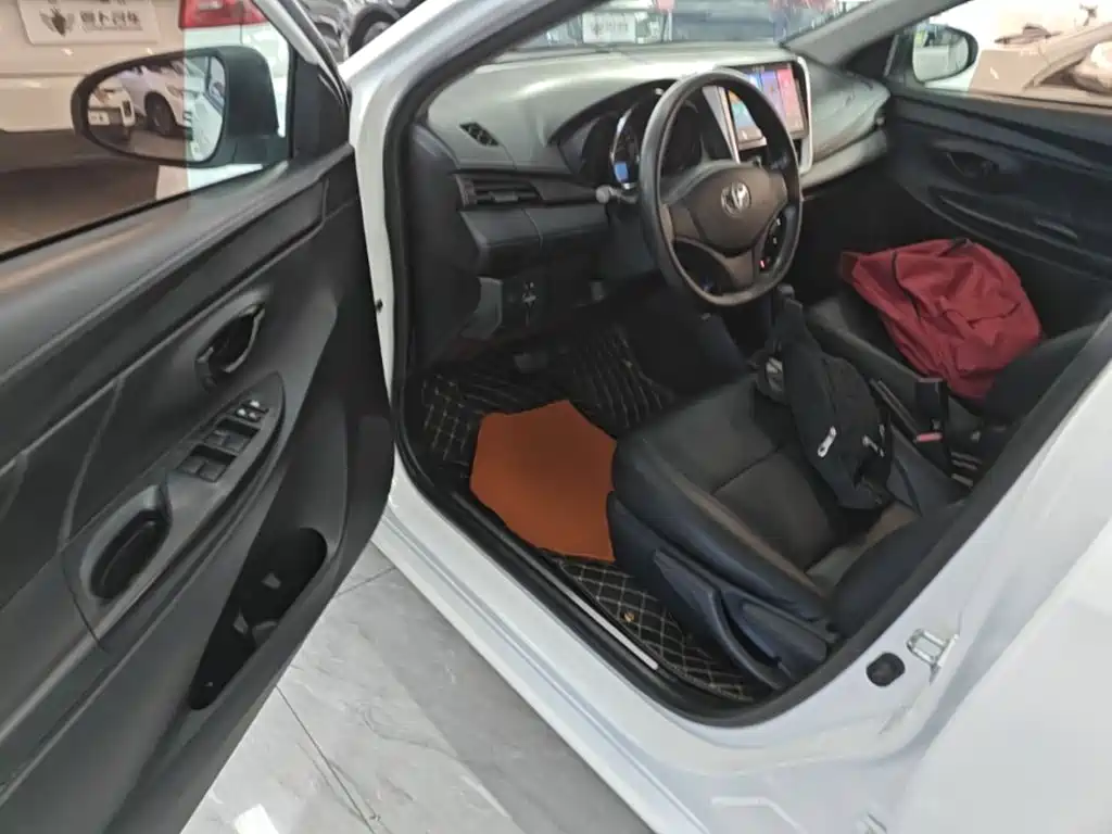 Toyota Yaris L 2018 — фото 16