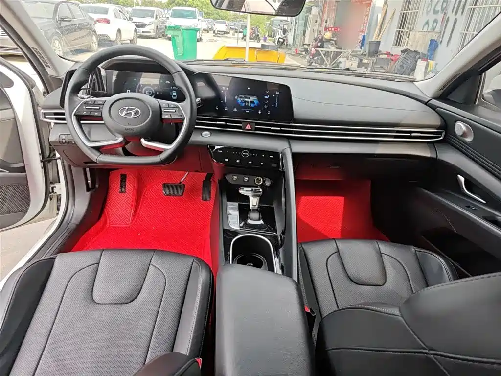 Hyundai Elantra 2022 — фото 10