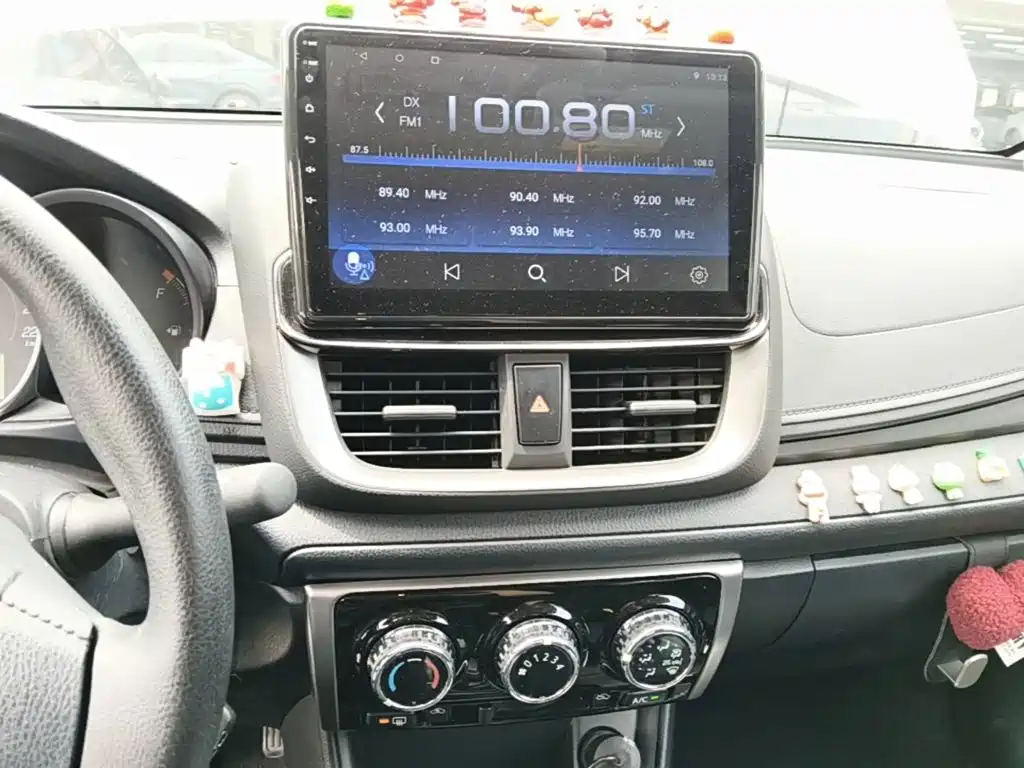 Toyota Yaris L 2021 — фото 13