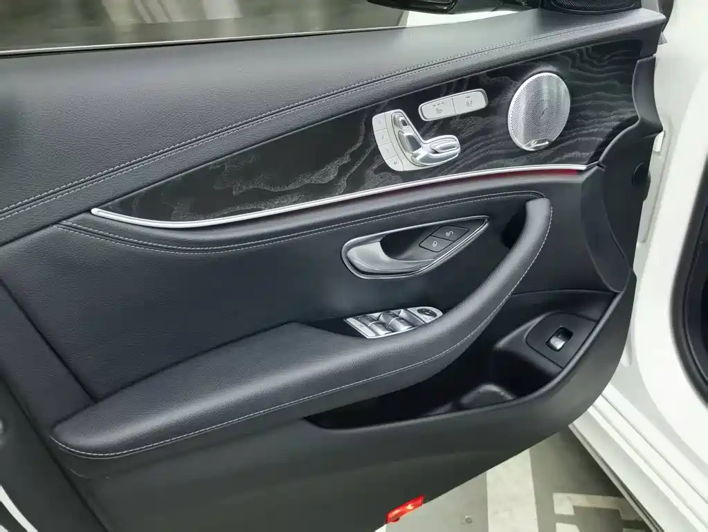Mercedes-Benz E-Class 2017 — фото 18