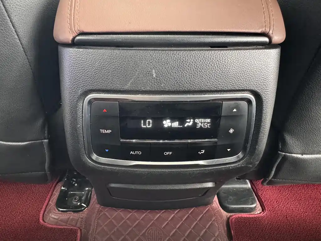 GAC Motor Trumpchi GS8 2017 — фото 21