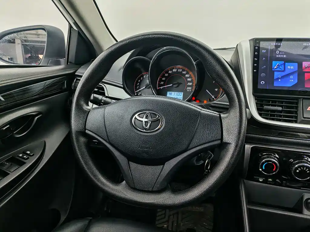 Toyota Yaris L 2020 — фото 13