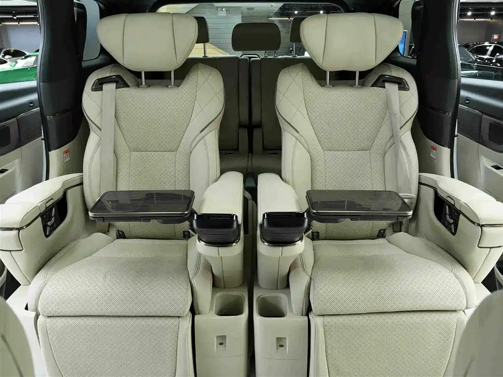 Toyota Vellfire 2023 — фото 14