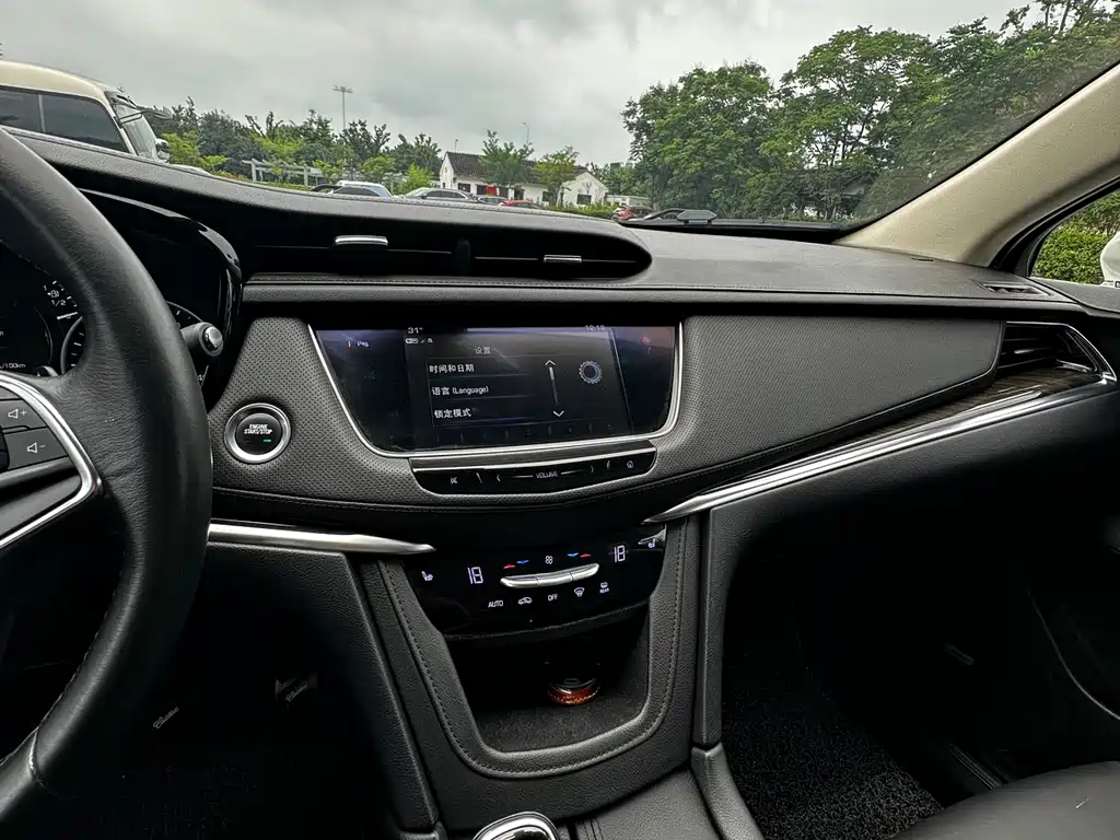Cadillac XT5 2017 — фото 13