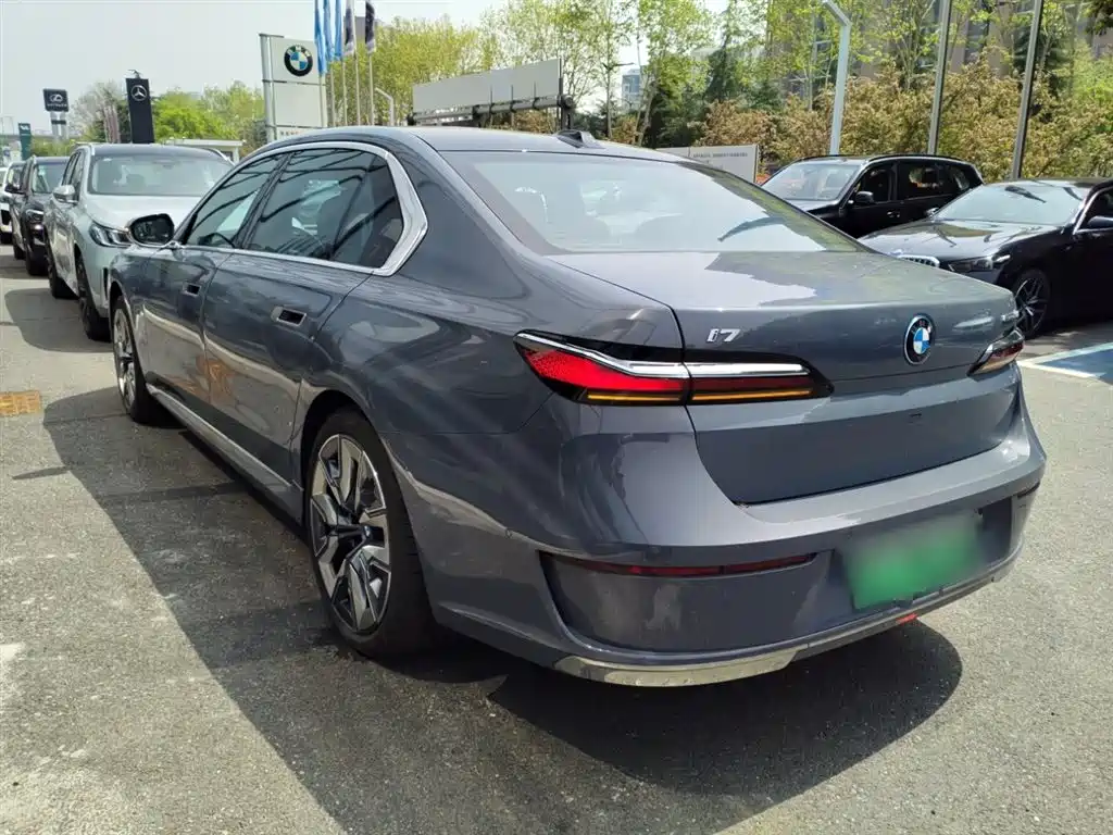 BMW i7 2024 — фото 23