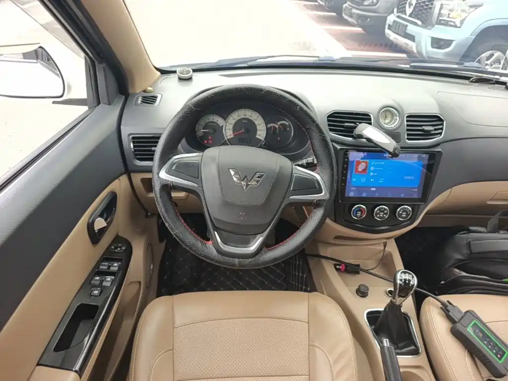Wuling Hongguang 2015 — фото 11