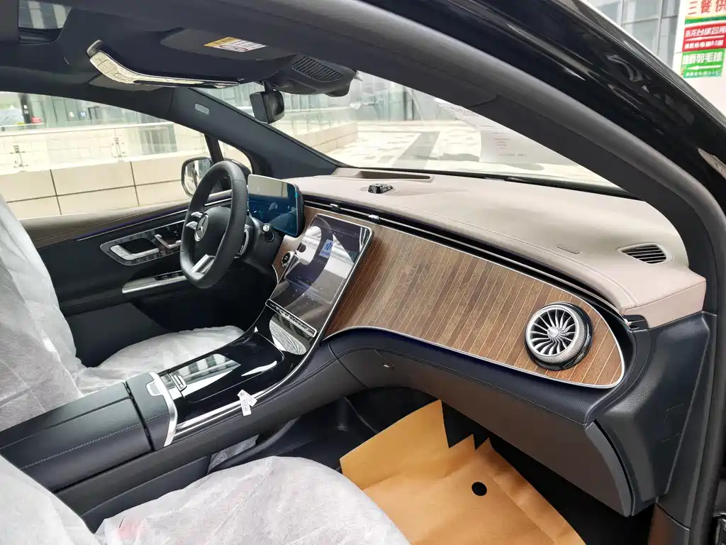 Mercedes-Benz EQE SUV 2025 — фото 21