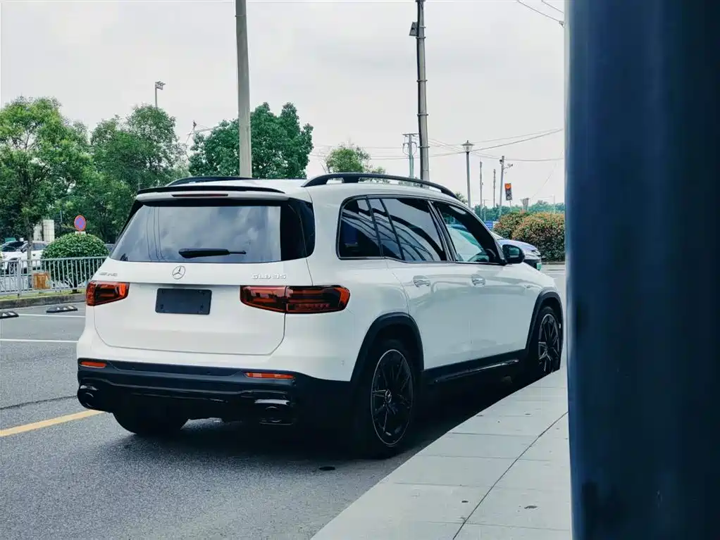 Mercedes-Benz GLB AMG 2025