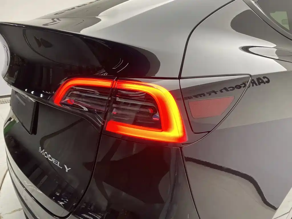 Tesla Model Y 2023 — фото 10