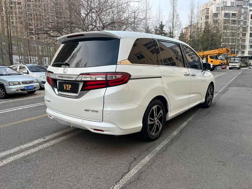 Honda Odyssey 2015 — фото 6