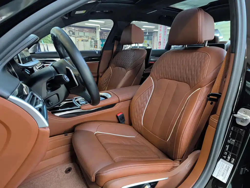 BMW 7 Series 2019 — фото 15
