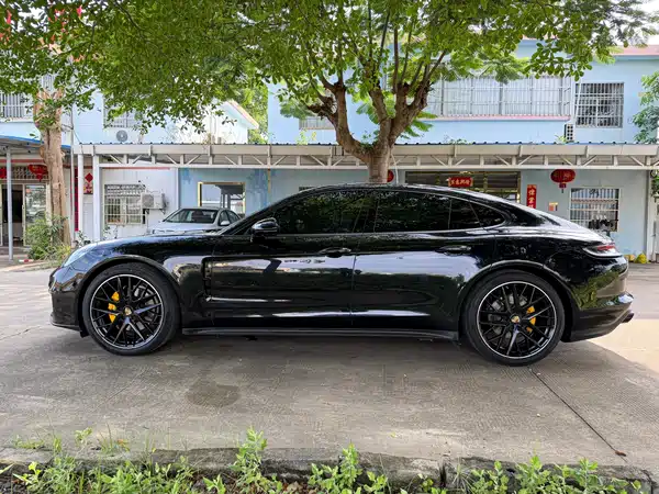 Porsche Panamera 2022