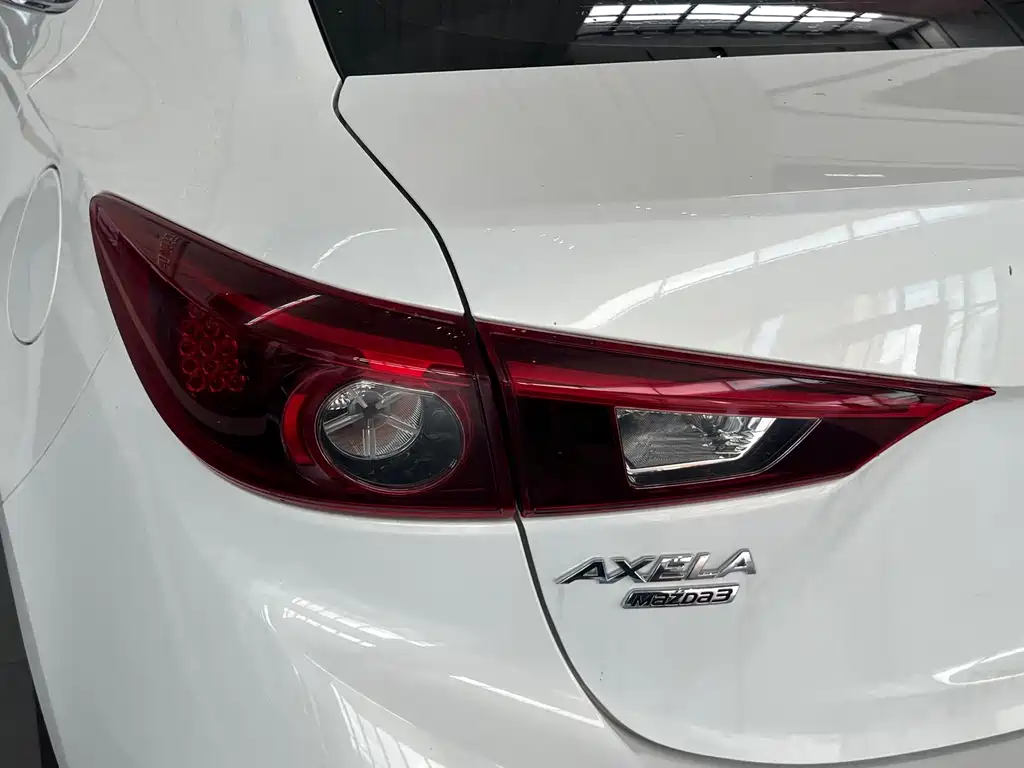 Mazda 3 Axela 2019 — фото 14
