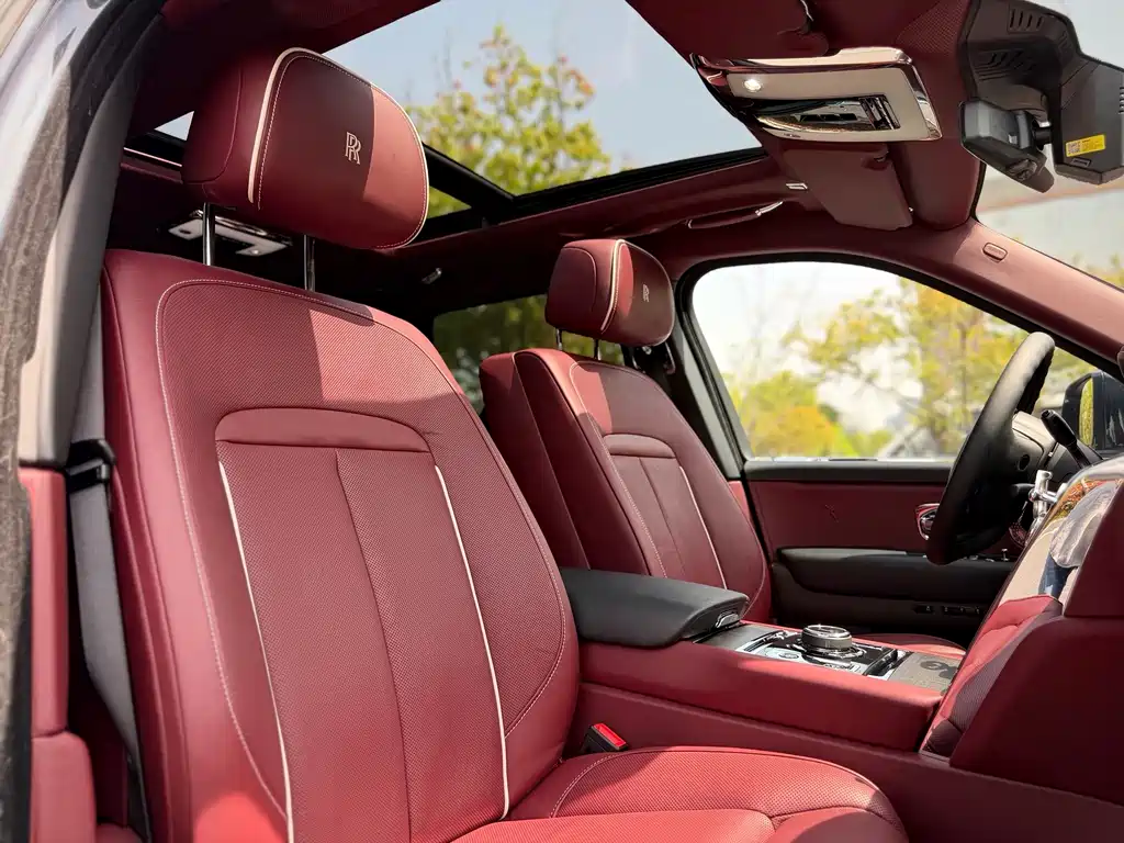 Rolls-Royce Cullinan 2019 — фото 18