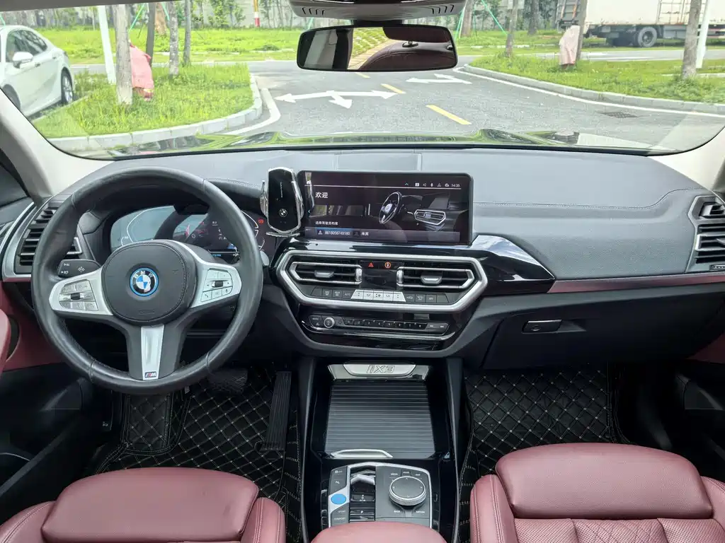 BMW iX3 2024 — фото 11