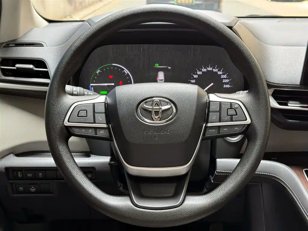 Toyota Sienna 2024 — фото 12
