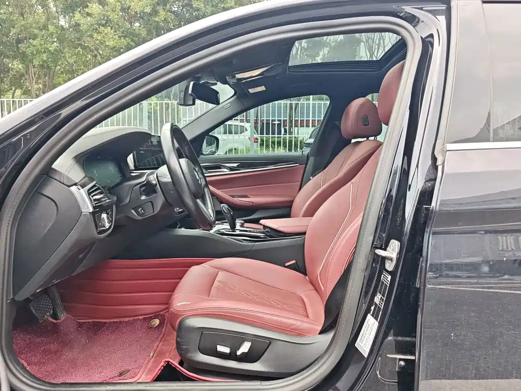 BMW 5 Series 2023 — фото 10