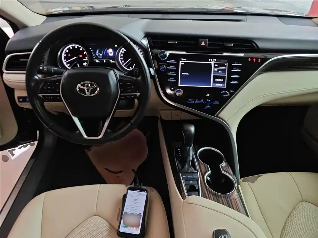 Toyota Camry 2018 — фото 10
