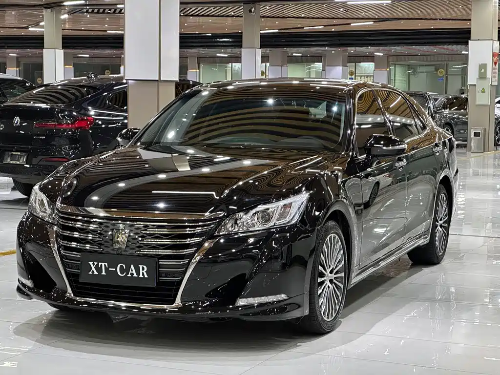 Toyota Crown 2019 — фото 1