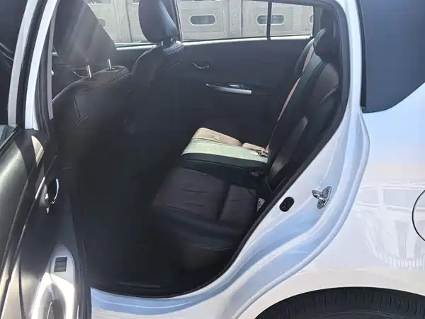 Toyota Yaris L 2015