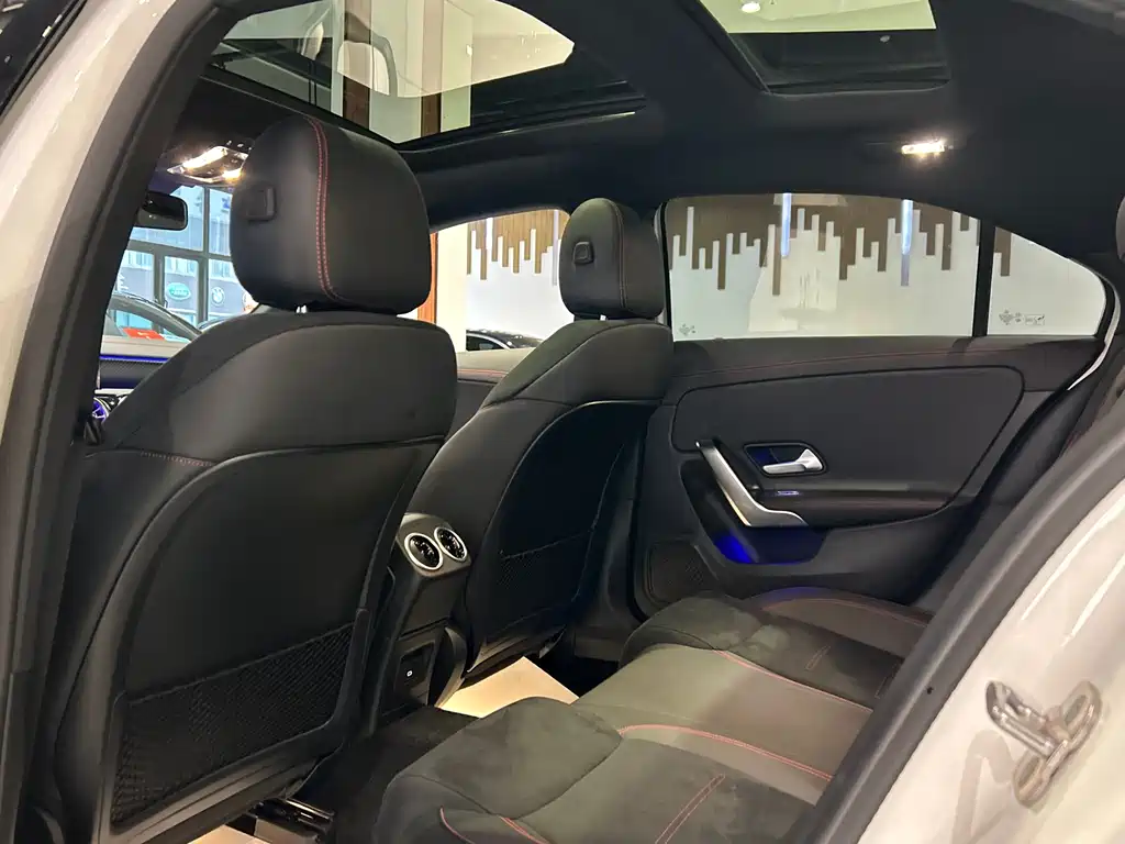 Mercedes-Benz A-Class 2024 — фото 17