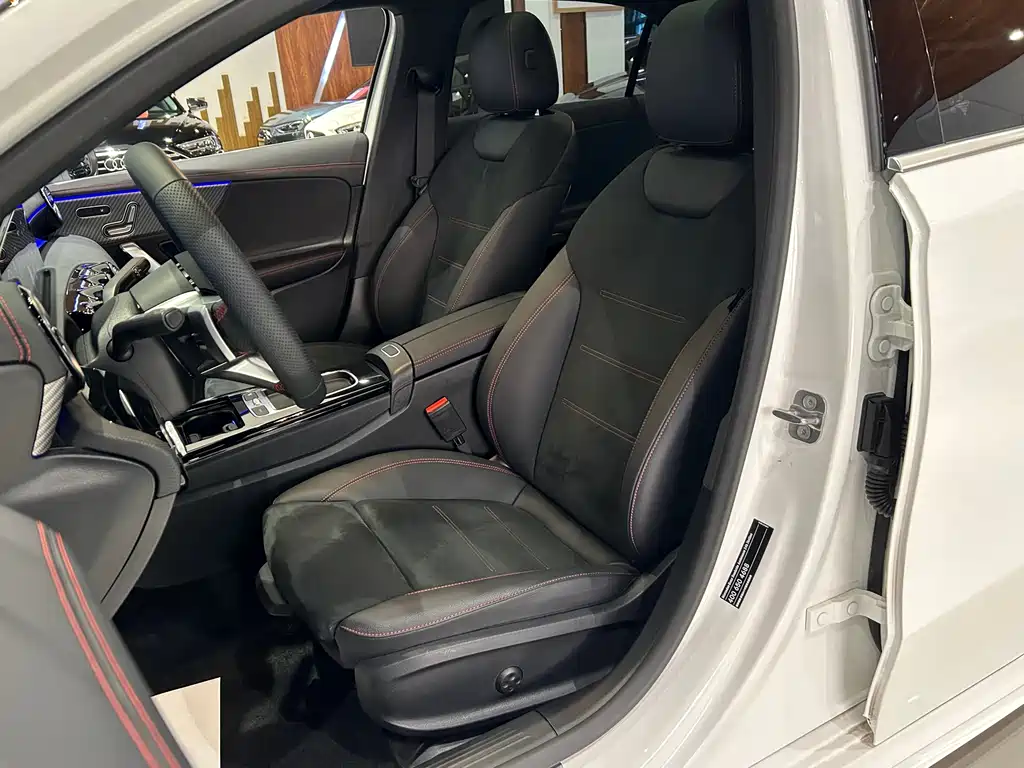 Mercedes-Benz A-Class 2024 — фото 11