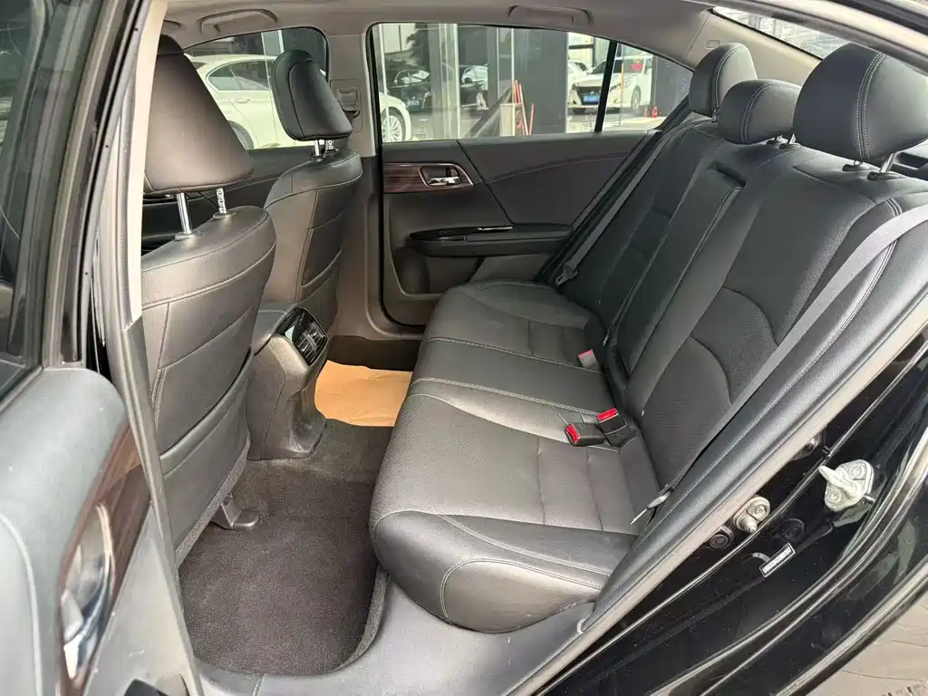 Honda Accord 2016 — фото 9