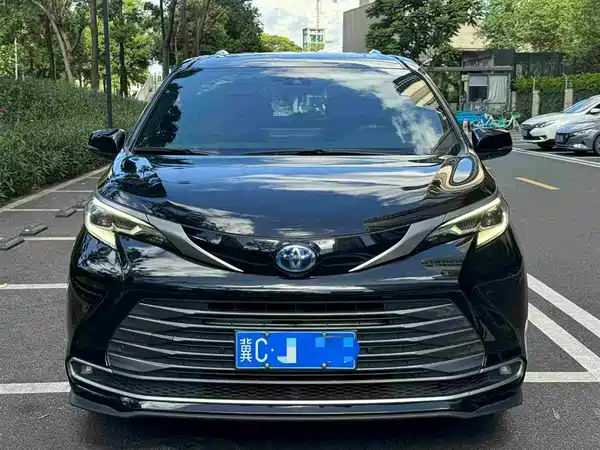 Toyota Sienna 2023