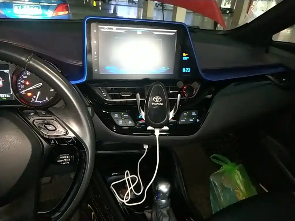 Toyota C-HR 2020 — фото 13