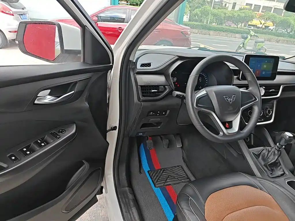 Wuling Hongguang S3 2018 — фото 16