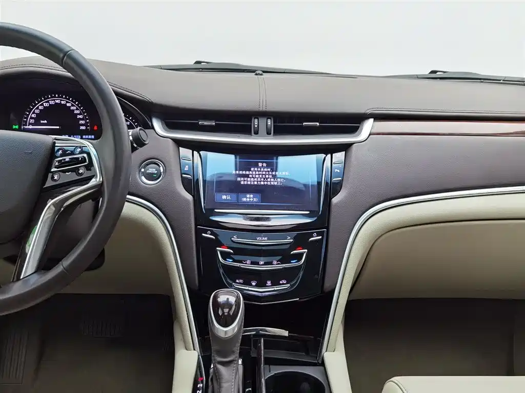Cadillac XTS 2017 — фото 12