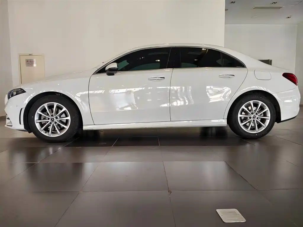 Mercedes-Benz A-Class 2022 — фото 2