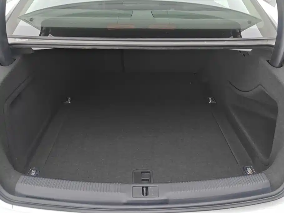 Audi A4L 2016