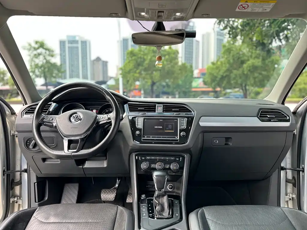 Volkswagen Tiguan L 2018 — фото 11