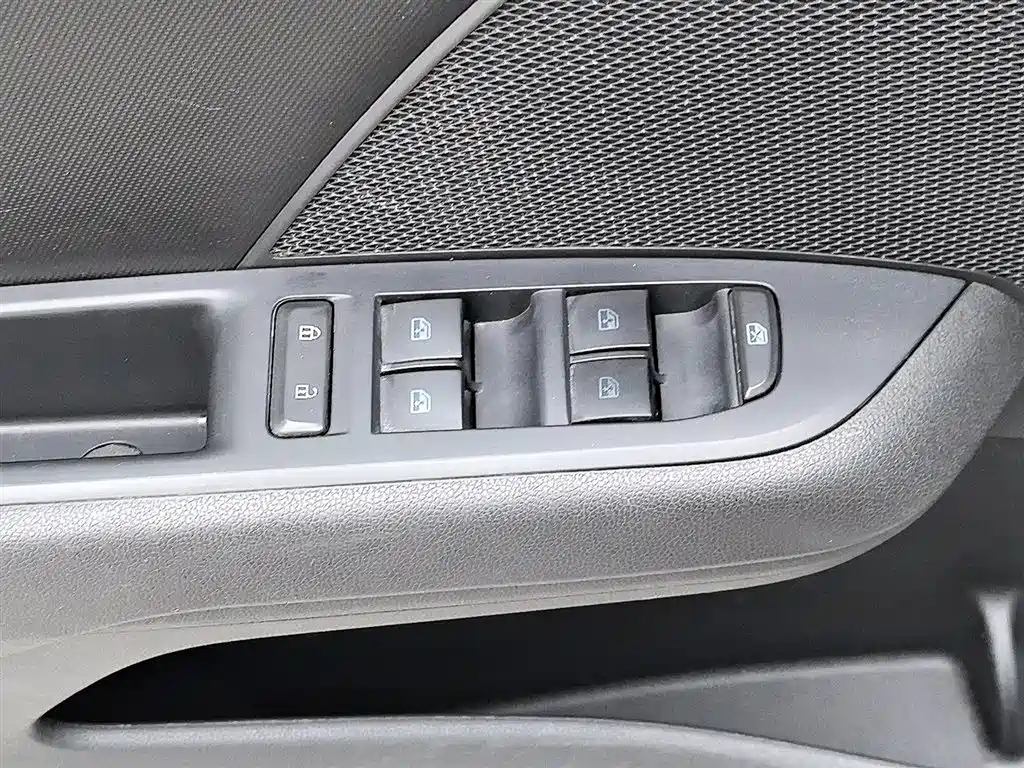 Chevrolet Cavalier 2019 — фото 9