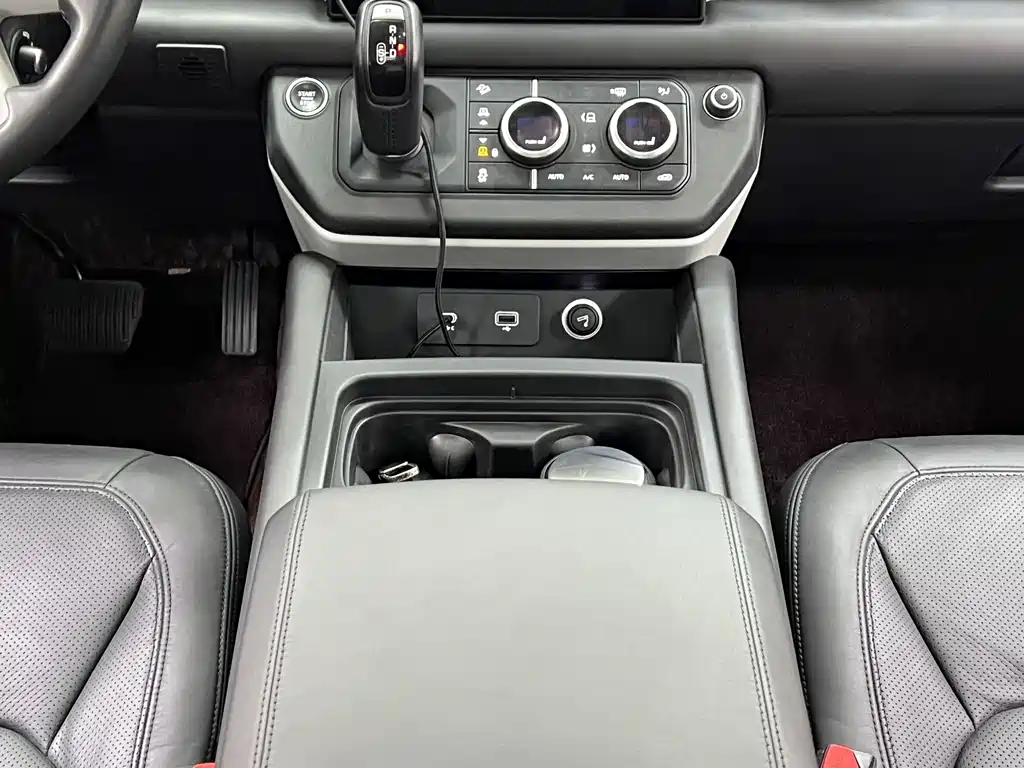 Land Rover Defender 2022 — фото 23