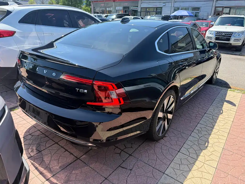 Volvo S90 PHEV 2025