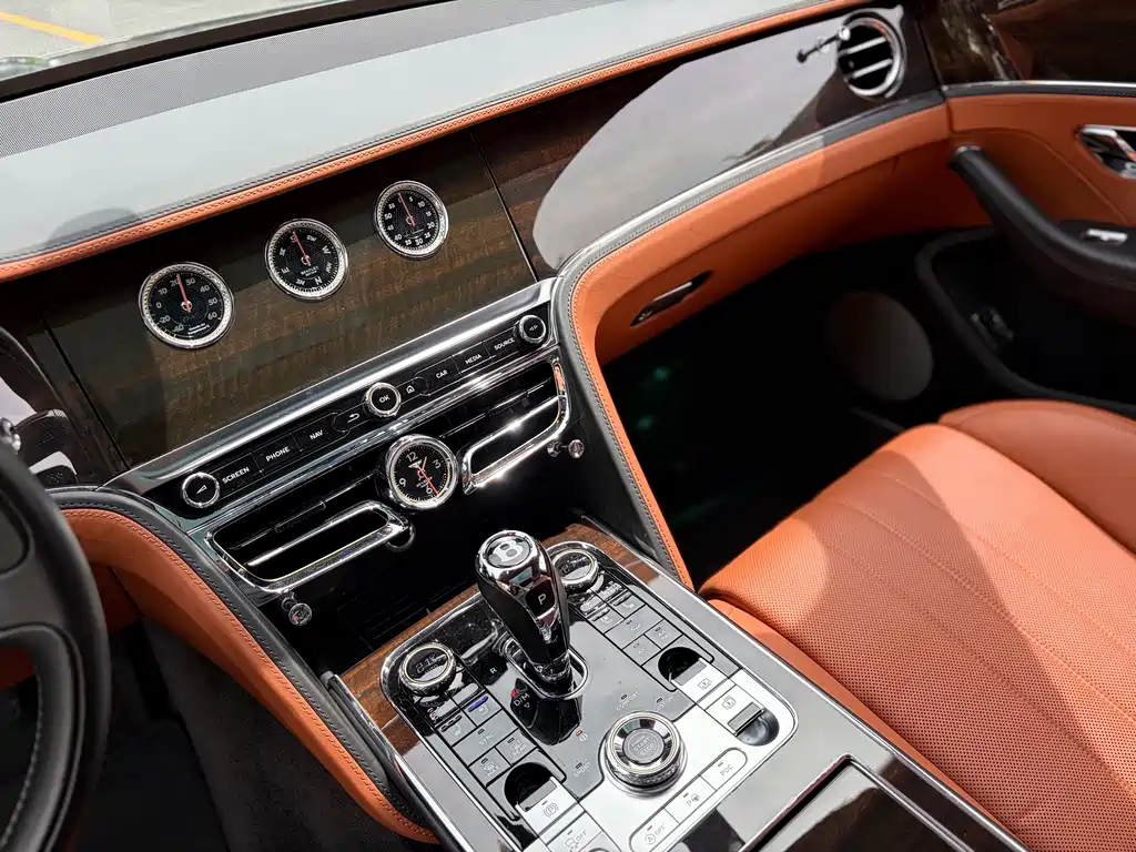 Bentley Flying Spur 2021 — фото 21