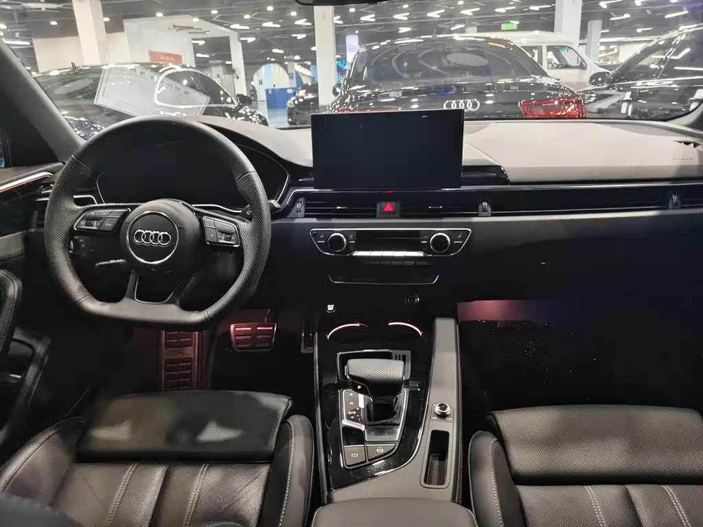Audi A4L 2024 — фото 12