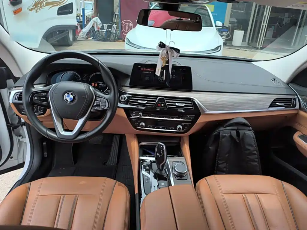 BMW 6 Series GT 2019 — фото 10