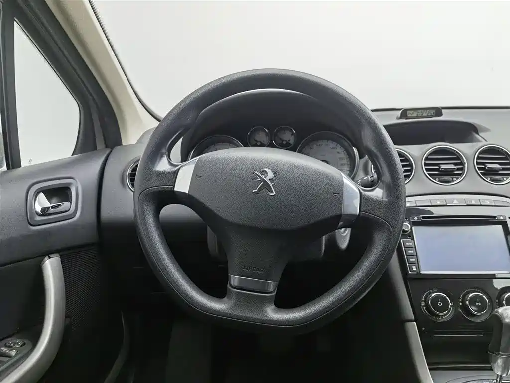 Peugeot 408 2014 — фото 11