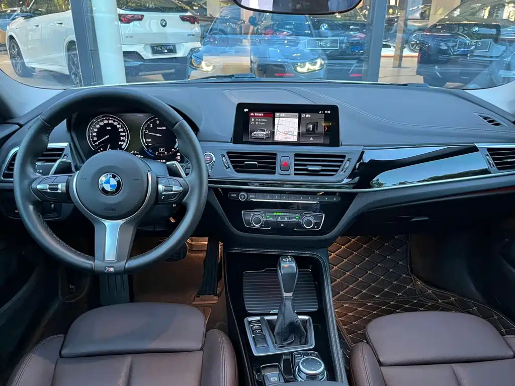 BMW 1 Series 2019 — фото 10